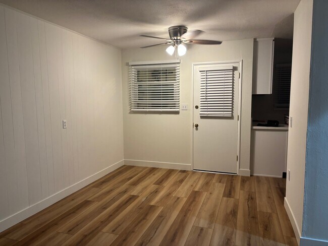 Foto del edificio - 532 Stewart Dr