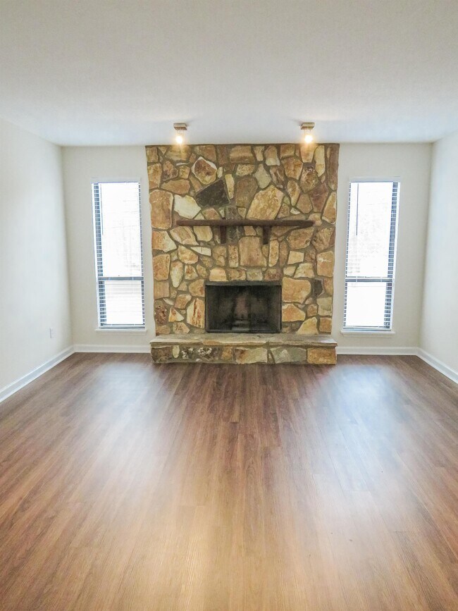 Building Photo - 2945 Bridgeport Dr