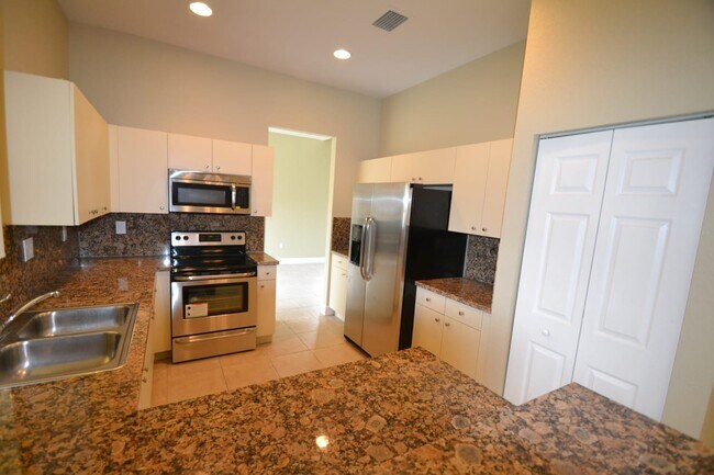 Foto del edificio - 20317 SW 87th Ct