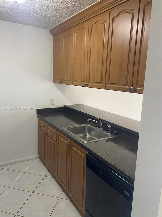 Foto principal - 8560 N Sherman Cir