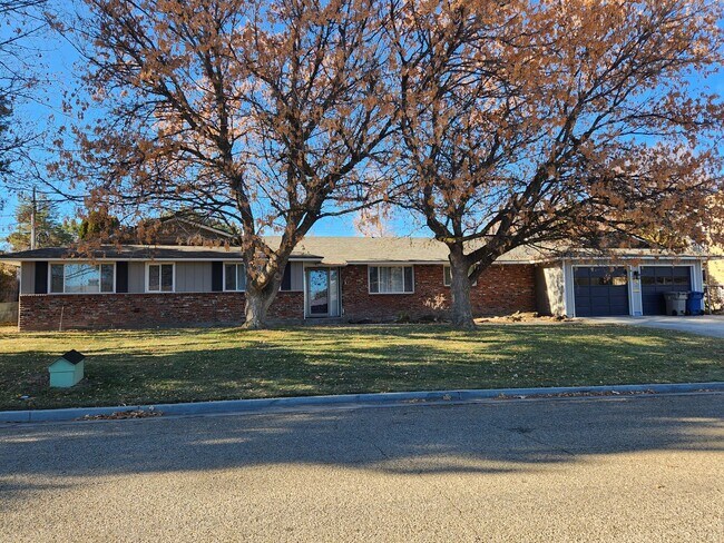 Foto del edificio - Large 3 bedroom home!