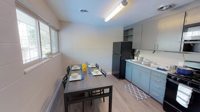 Foto del edificio - 1305 N Canyon Rd