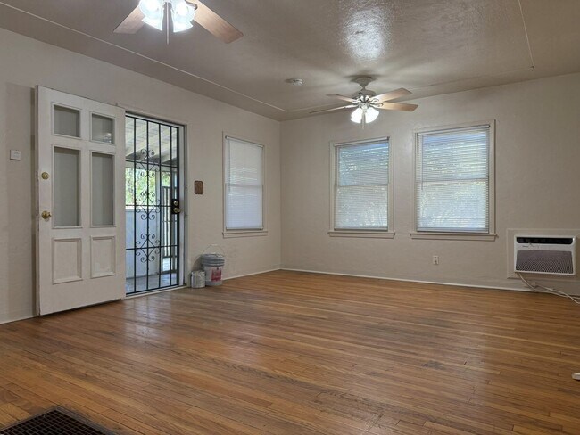 Foto del edificio - Cozy 3 bedroom/1 bath for rent