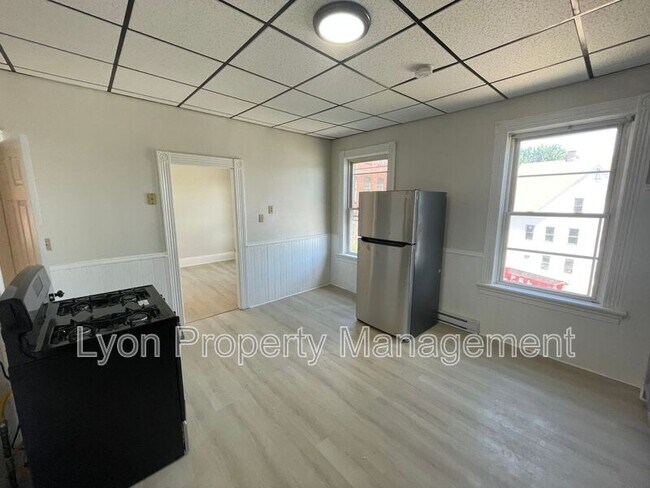 Foto del edificio - 37 Mechanic Ave