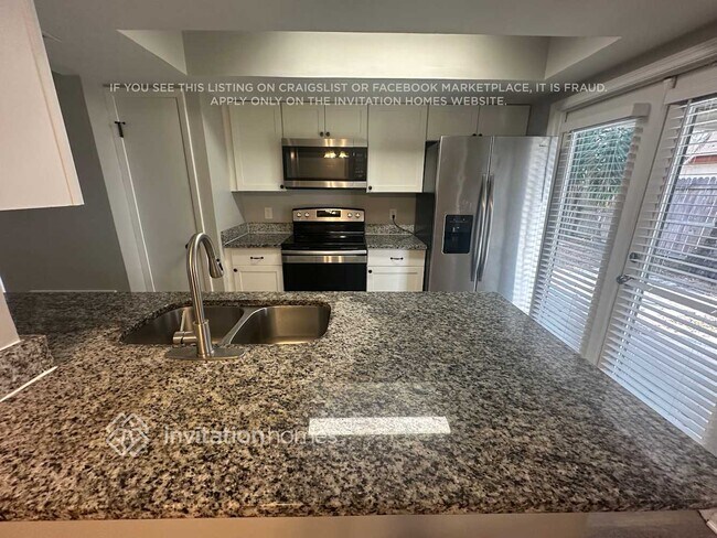 Building Photo - 2447 Atrium Cir