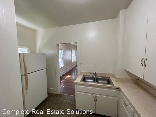 Building Photo - 2 br, 1 bath House - 218 W Spruce
