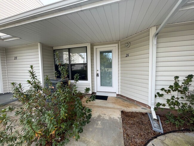 Foto del edificio - For Lease - 2 BR|2 BA in St. Andrews!