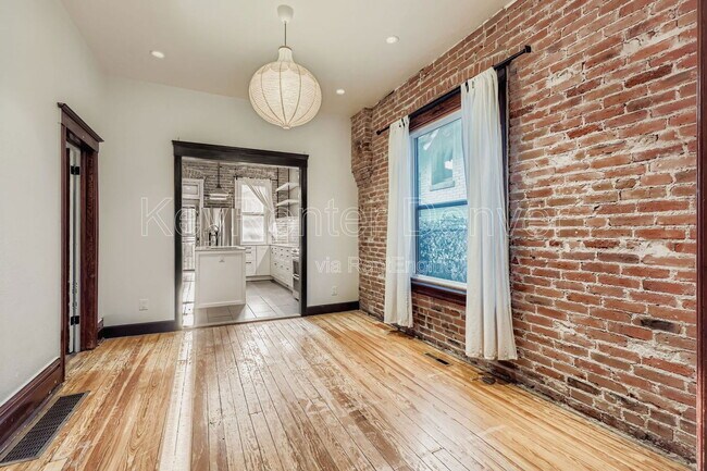 Foto del edificio - 3543 N Humboldt St