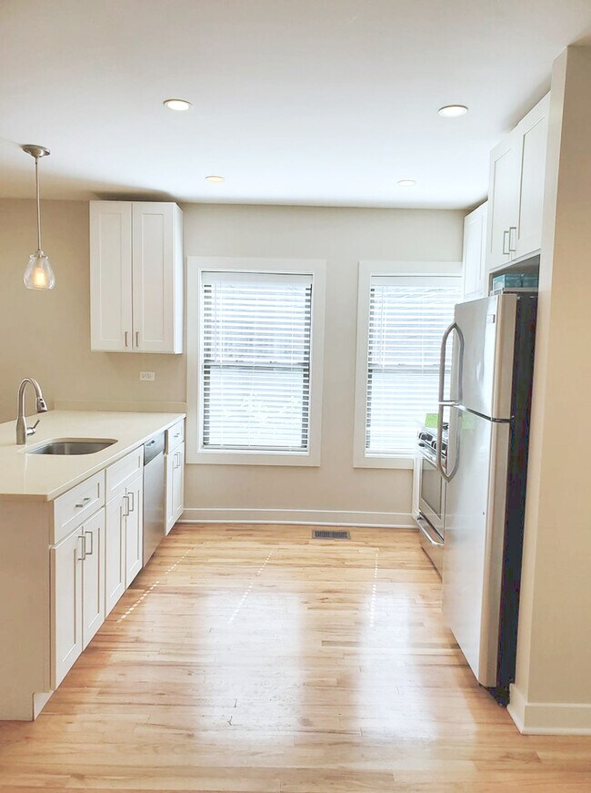 Foto del edificio - 3609 N Lakewood Ave
