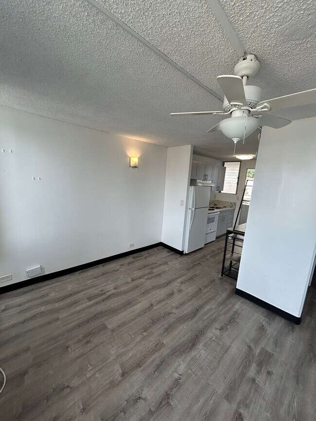 Estudio - 1535 PENSACOLA St