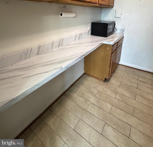 Building Photo - 1600 Renate Dr