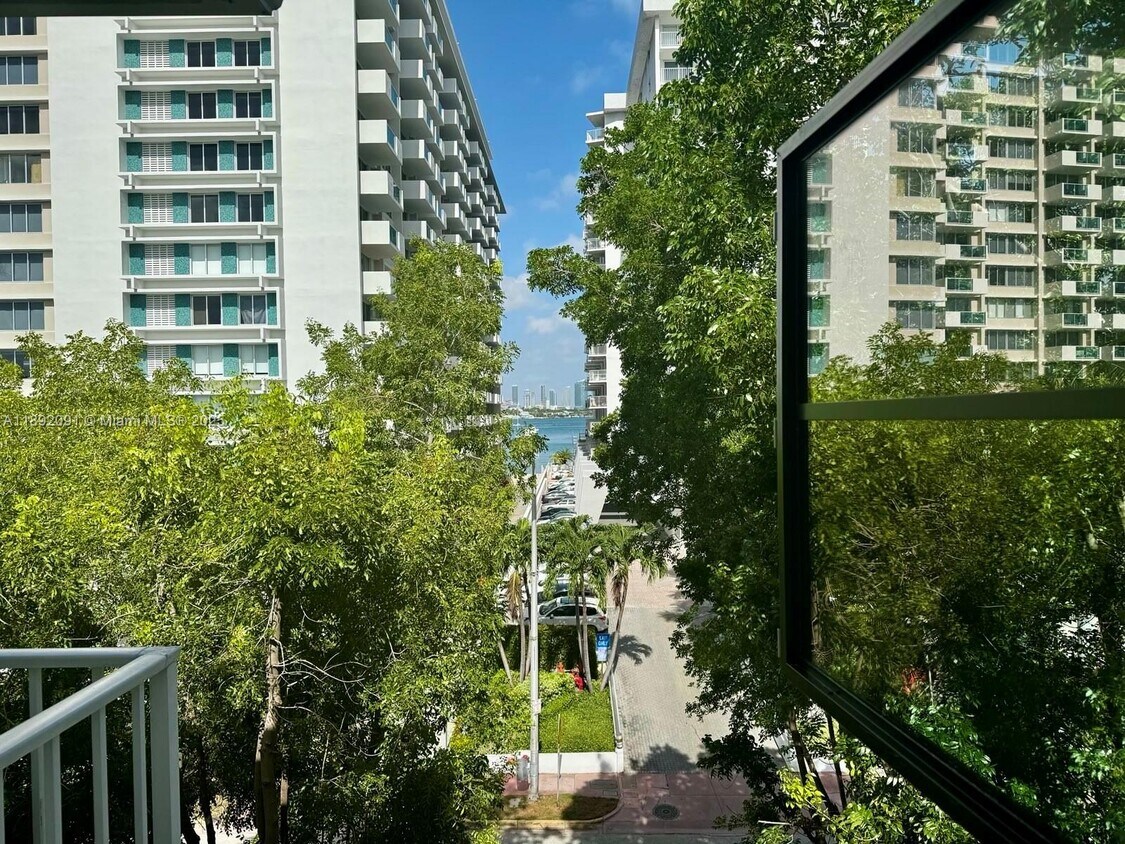 Foto principal - 1225 West Ave