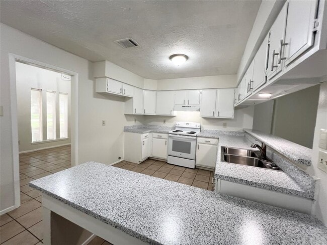 Building Photo - 518 Dalewood Dr