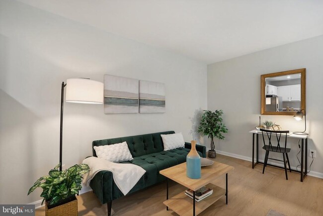 Building Photo - 6638 Hillandale Rd