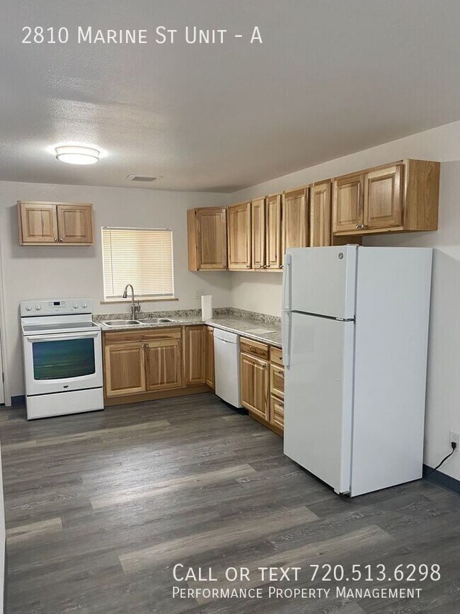 Foto del edificio - 2810 Marine St