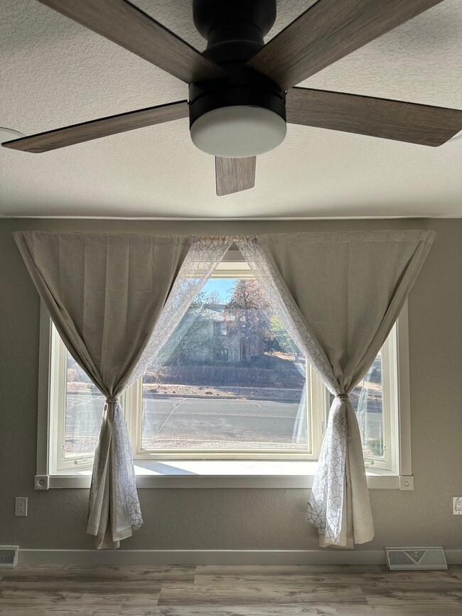 Foto del edificio - 4102 Maxwell Rd