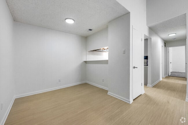 2BR, 2BA - 952SF - Dining Room/Kitchen - Falltree Apartments