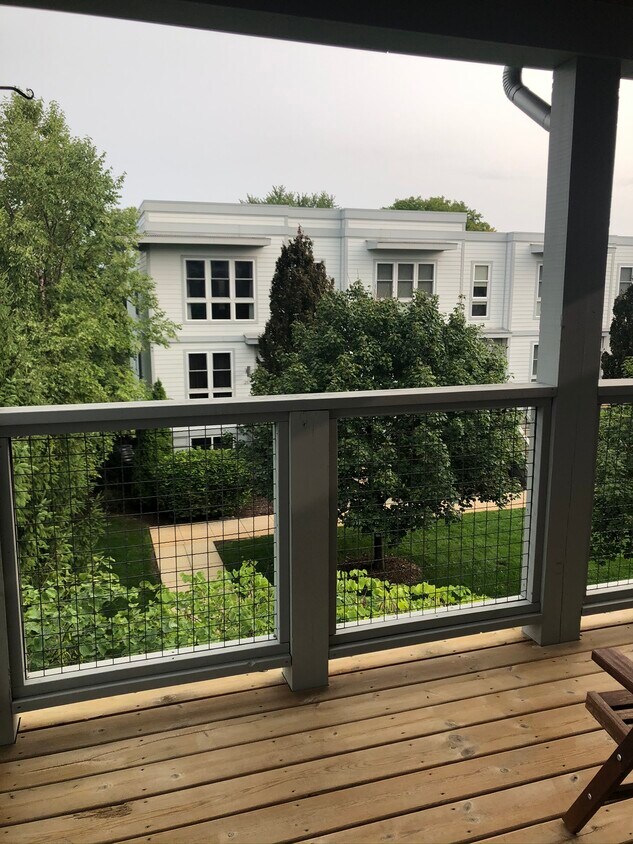 Large deck, grill area - 2108 Celadon Dr NE