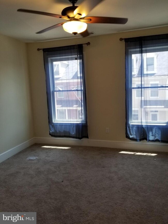 Foto del edificio - 27 E 5th St