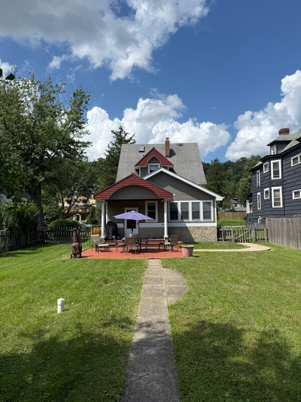 Foto del edificio - 103 Maple Ave