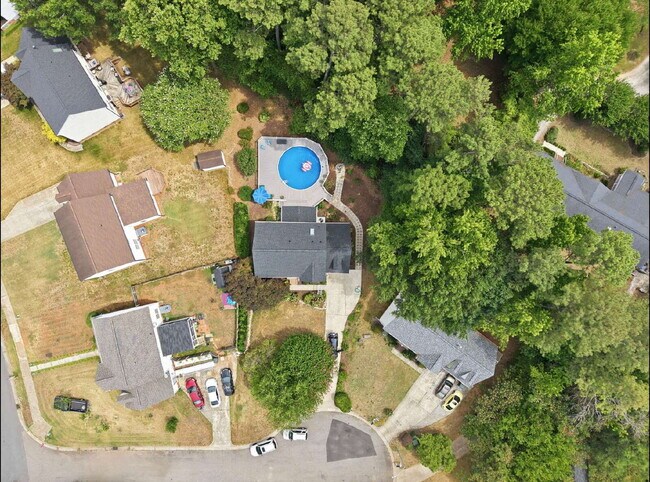 Building Photo - Three-Bedroom Home with Pool in Garner