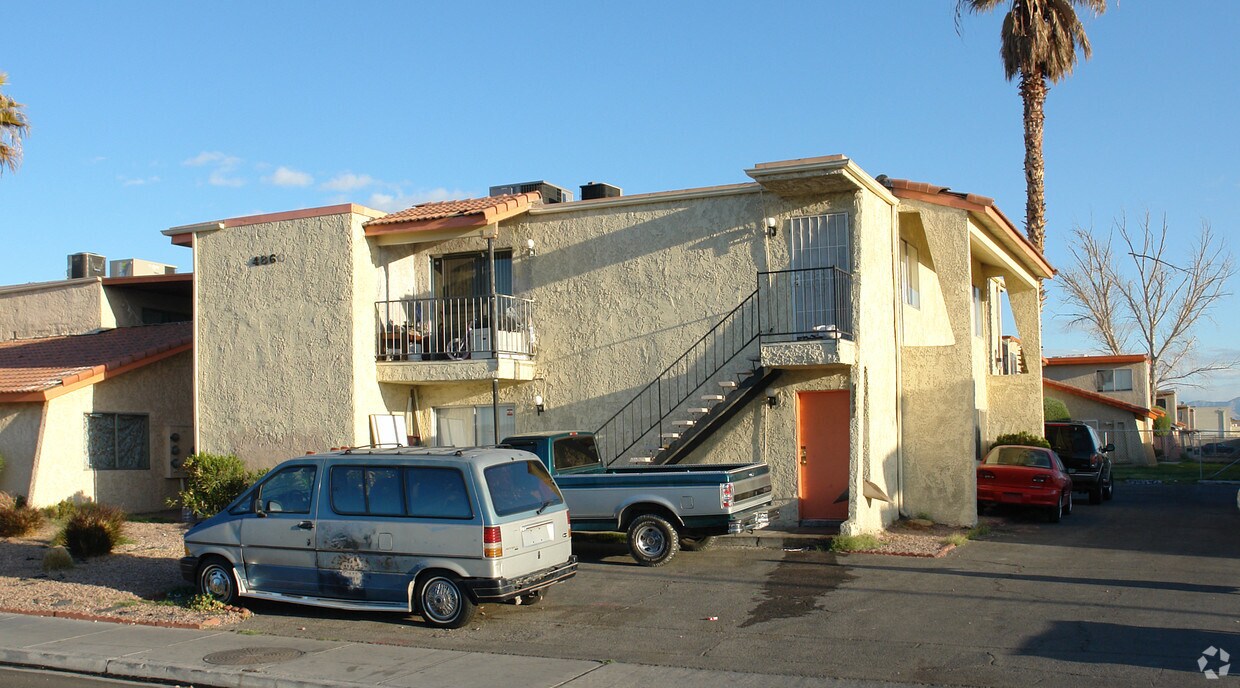 Foto principal - 4860 W Twain Ave