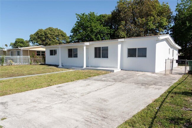 Foto del edificio - 4000 NW 195th St