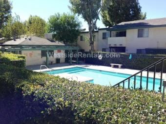 Foto principal - 10636 Woodley Ave