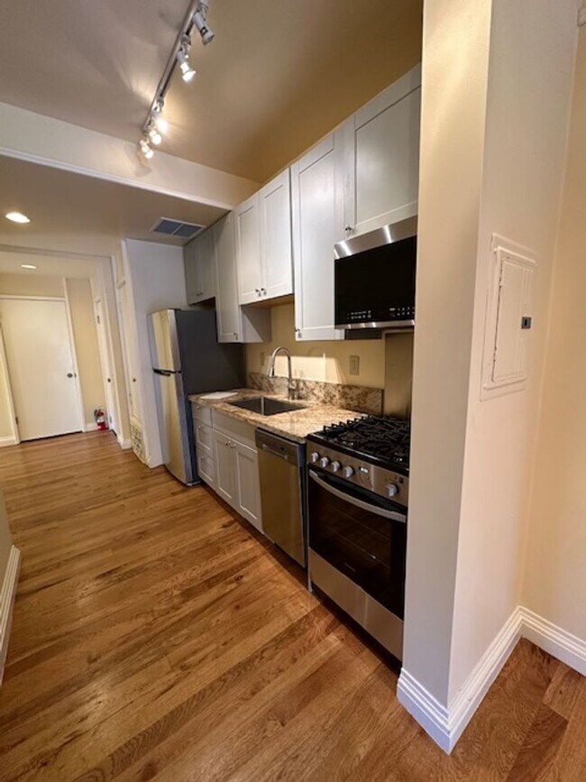 Foto del edificio - Live where you work! Mixed commercial use with amazing Rustic Remodeled living quarters!