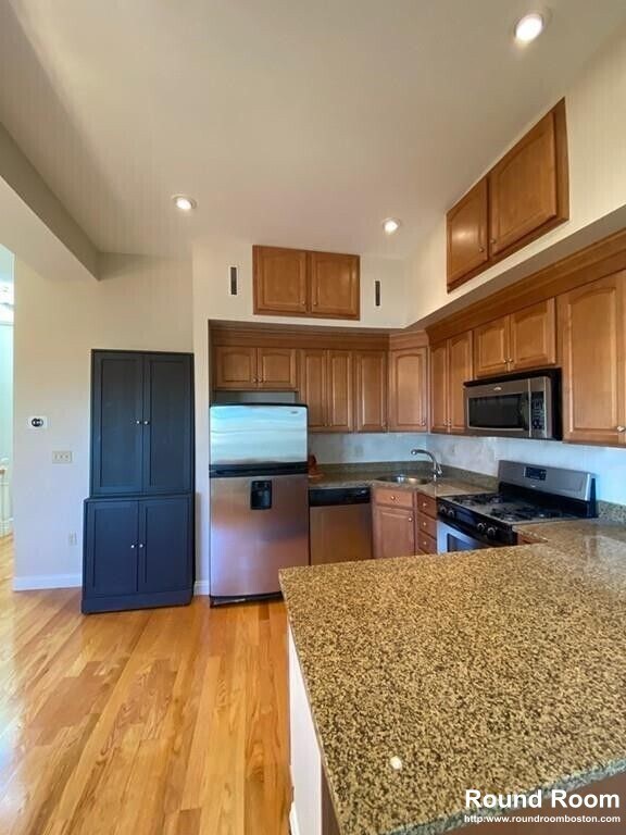 Foto del edificio - 261 W 2nd St