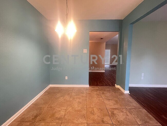 Building Photo - Exceptional 3/2/2 in Carrollton For Rent!