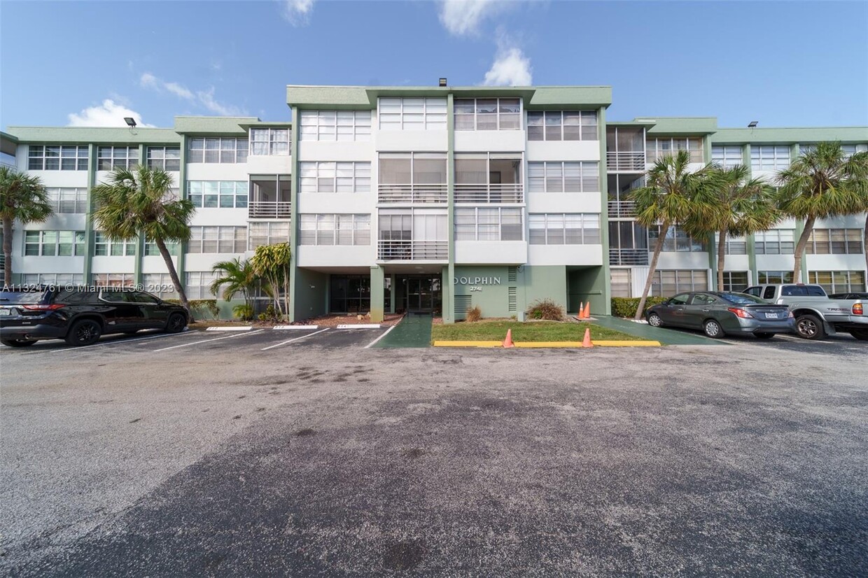 Primary Photo - 2741 Taft St
