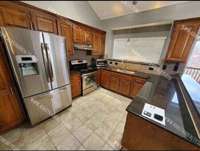 Building Photo - Gorgeous Olathe Home in South Hampton Subdivision-Available in SEPTEMBER!!