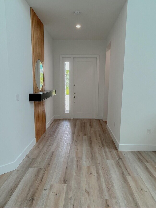 Foto del edificio - 8227 Oceanus Dr