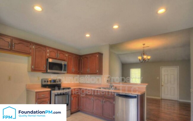 Building Photo - 1391 Lagrange Downs