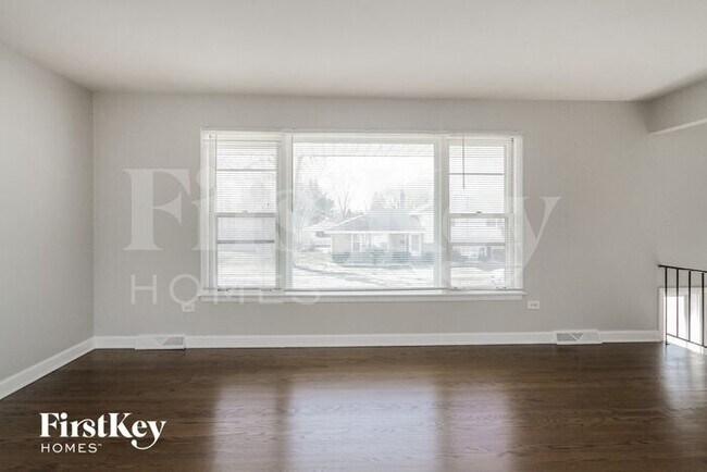 Building Photo - 744 E 167th Pl