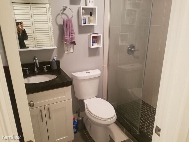 Foto del edificio - 1 br, 1 bath Apartment - 928 W George St