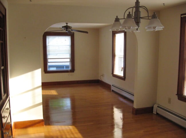 Living room/Dining room - 1 Mount Pleasant St