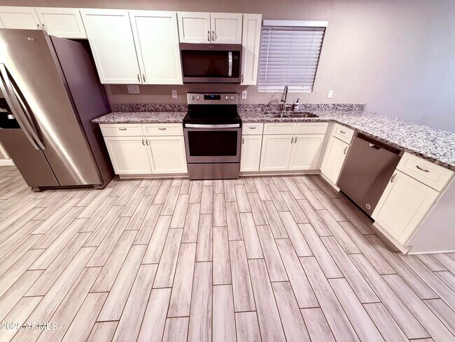 Foto del edificio - 937 N Wedgewood Dr