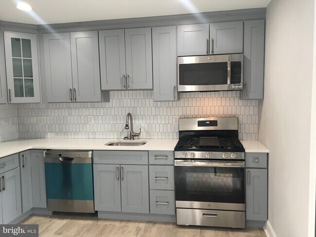 Building Photo - 592 Greenwich Ct