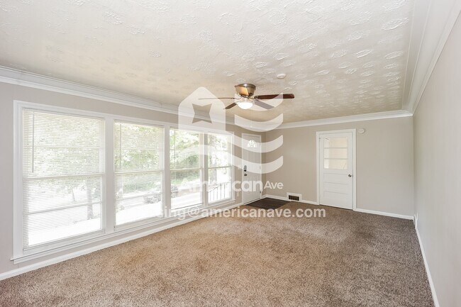 Building Photo - 3912 Mosley Dr