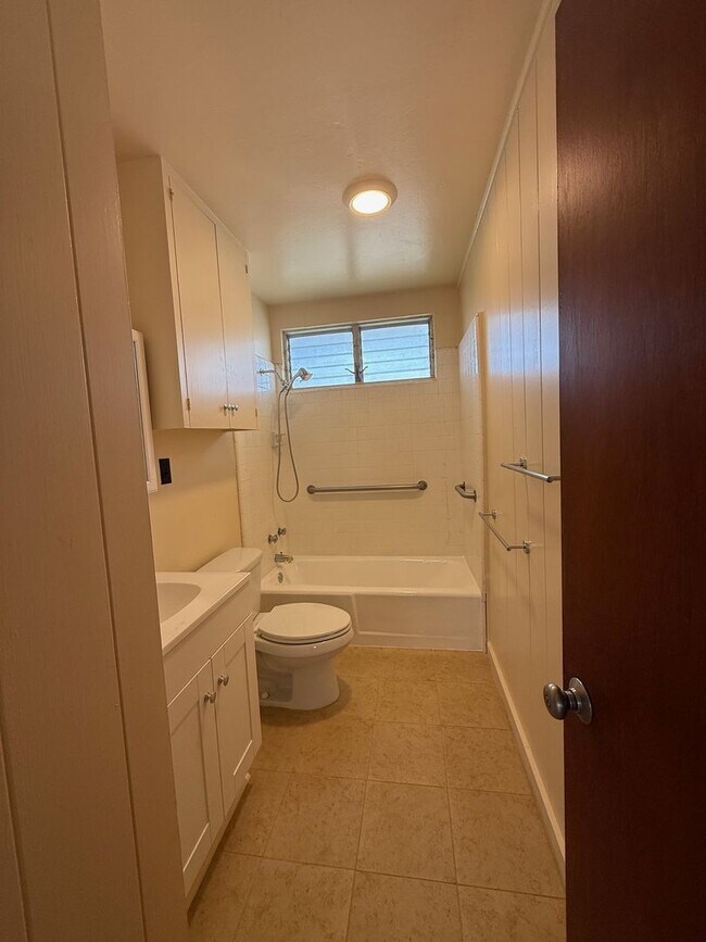 Foto del edificio - Refreshed - 2 bedroom, 1 bath unit in grea...