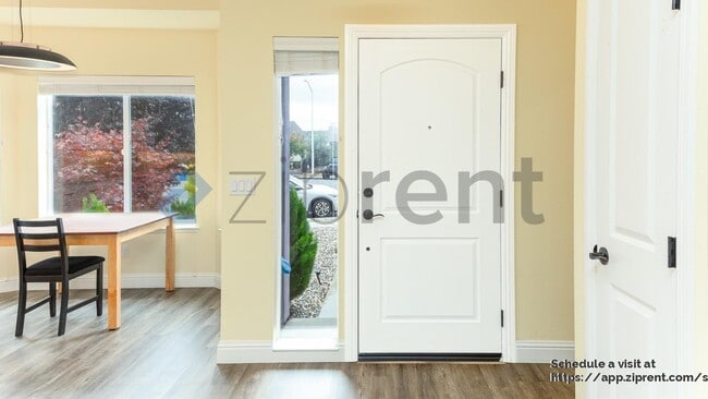 Building Photo - 1313 Crestview Ct