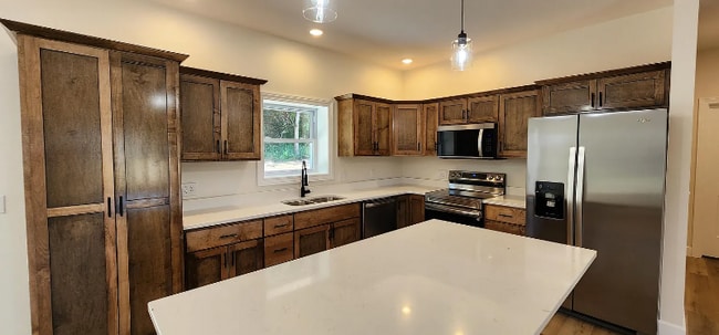 Building Photo - 504 Brian St