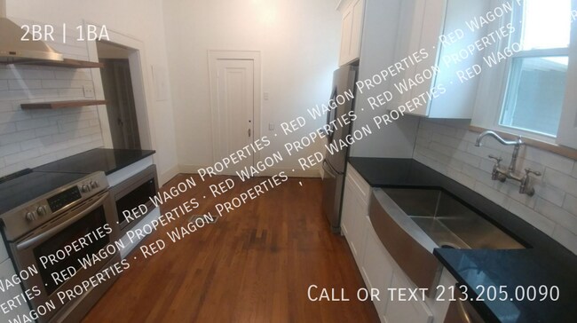 Foto del edificio - 411 W Mistletoe Ave