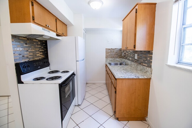 Building Photo - 2/1.5 Townhouse style apartment- available...