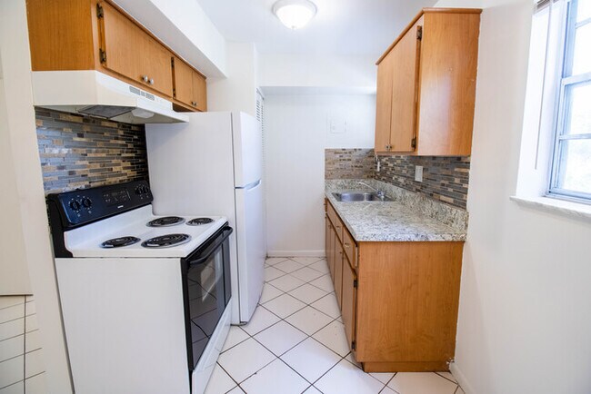 Foto del edificio - 2/1.5 Townhouse style apartment- available...