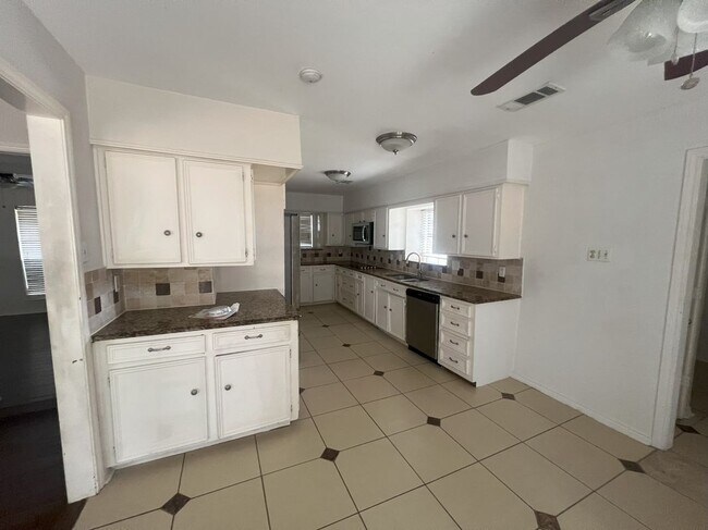 Foto del edificio - 3813 Whiterock Trail