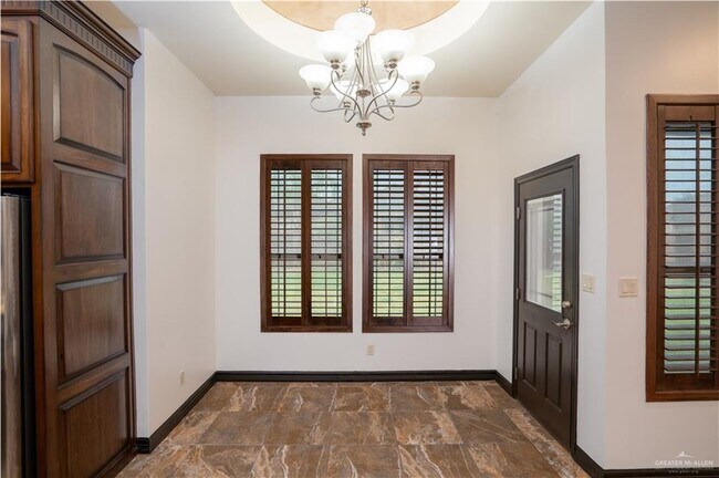 Foto del edificio - 1402 Hill View Dr