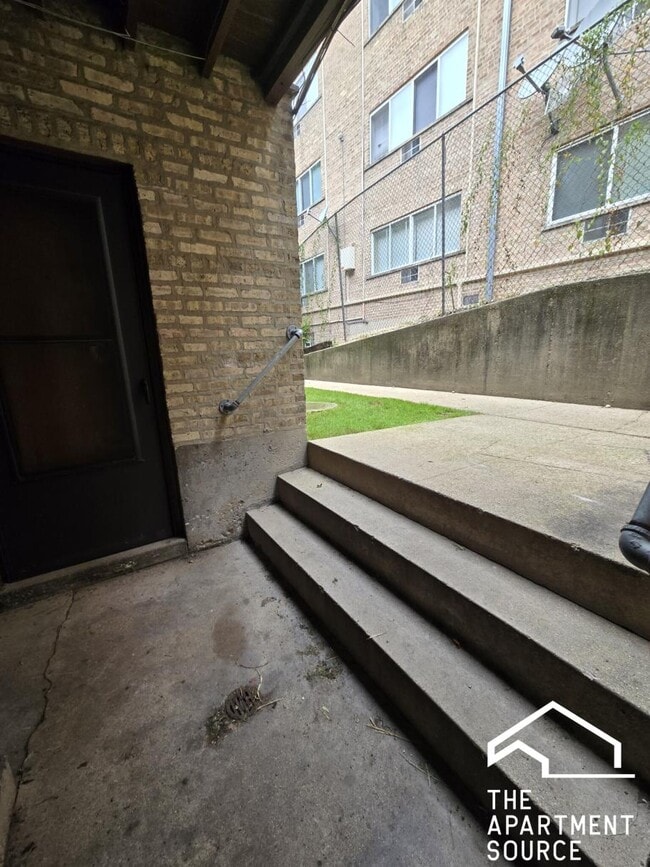 Foto del edificio - 7326 N Ridge Ave